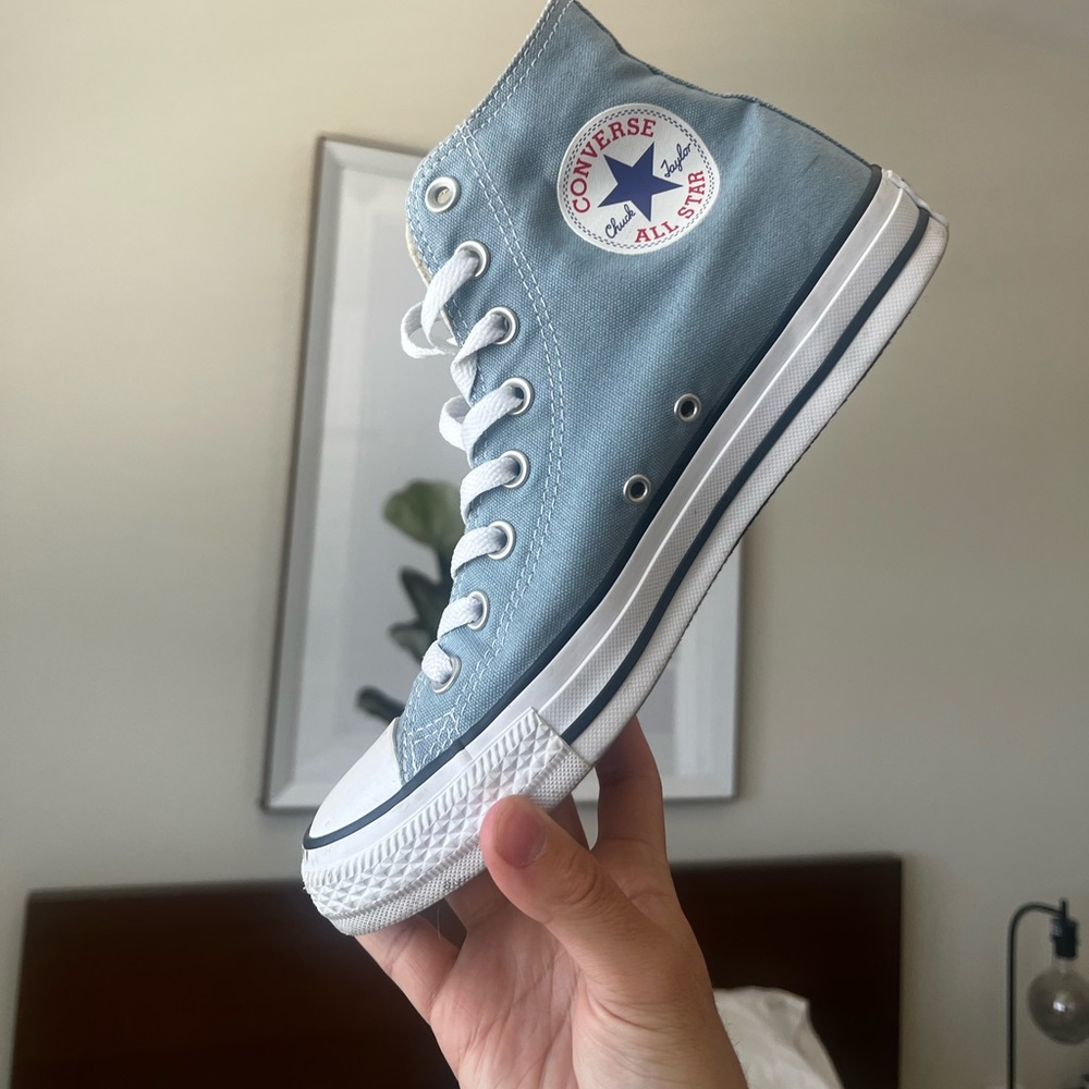 Converse - Picture 2 of 4